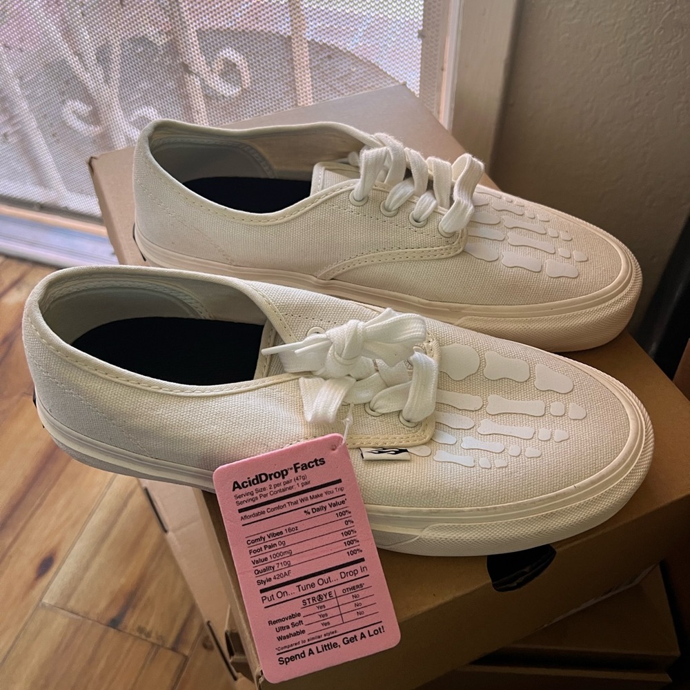 Straye Gower cream x-ray
White Skeleton Print Sneakers